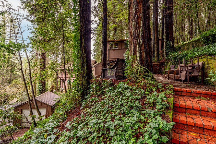 17910 Old Monte Rio Rd, Guerneville, CA à vendre - Photo du bâtiment - Image 2 de 13