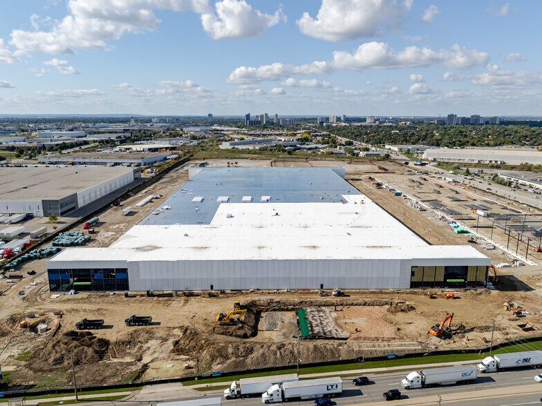 8000 Dixie Rd, Brampton, ON à louer - Photo de construction - Image 2 de 6