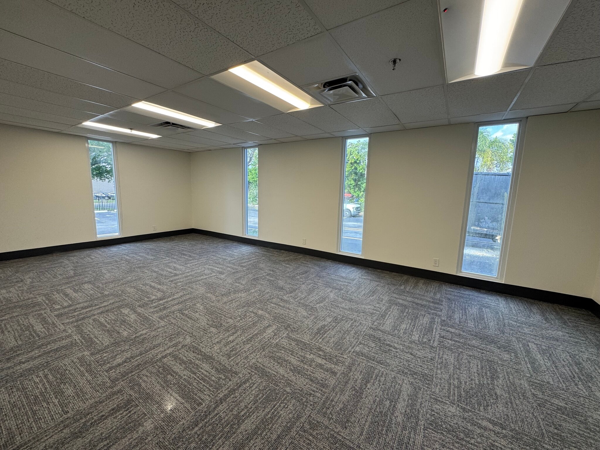 6250 NW 27th Way, Fort Lauderdale, FL à louer Photo intérieure- Image 1 de 3