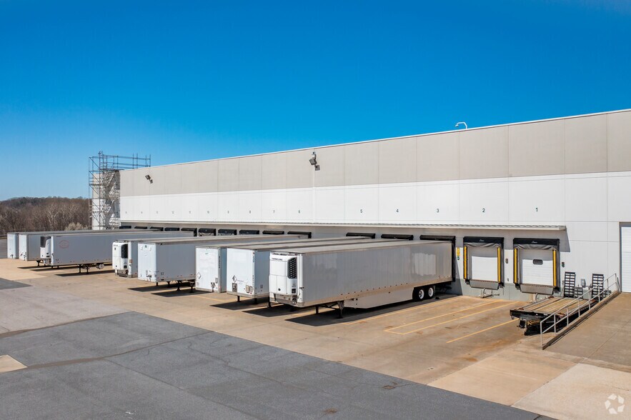 6680 Business Pky, Elkridge, MD à louer - Photo du bâtiment - Image 3 de 4