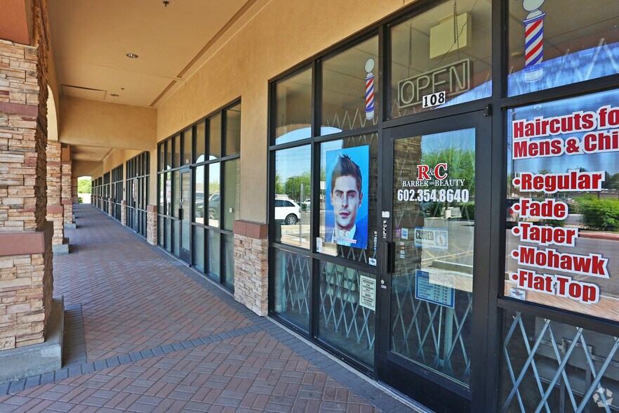 2710 W Southern Ave, Phoenix, AZ à louer - Photo du bâtiment - Image 3 de 4