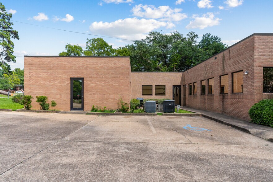 915 Judson Rd, Longview, TX à louer - Photo du bâtiment - Image 2 de 6