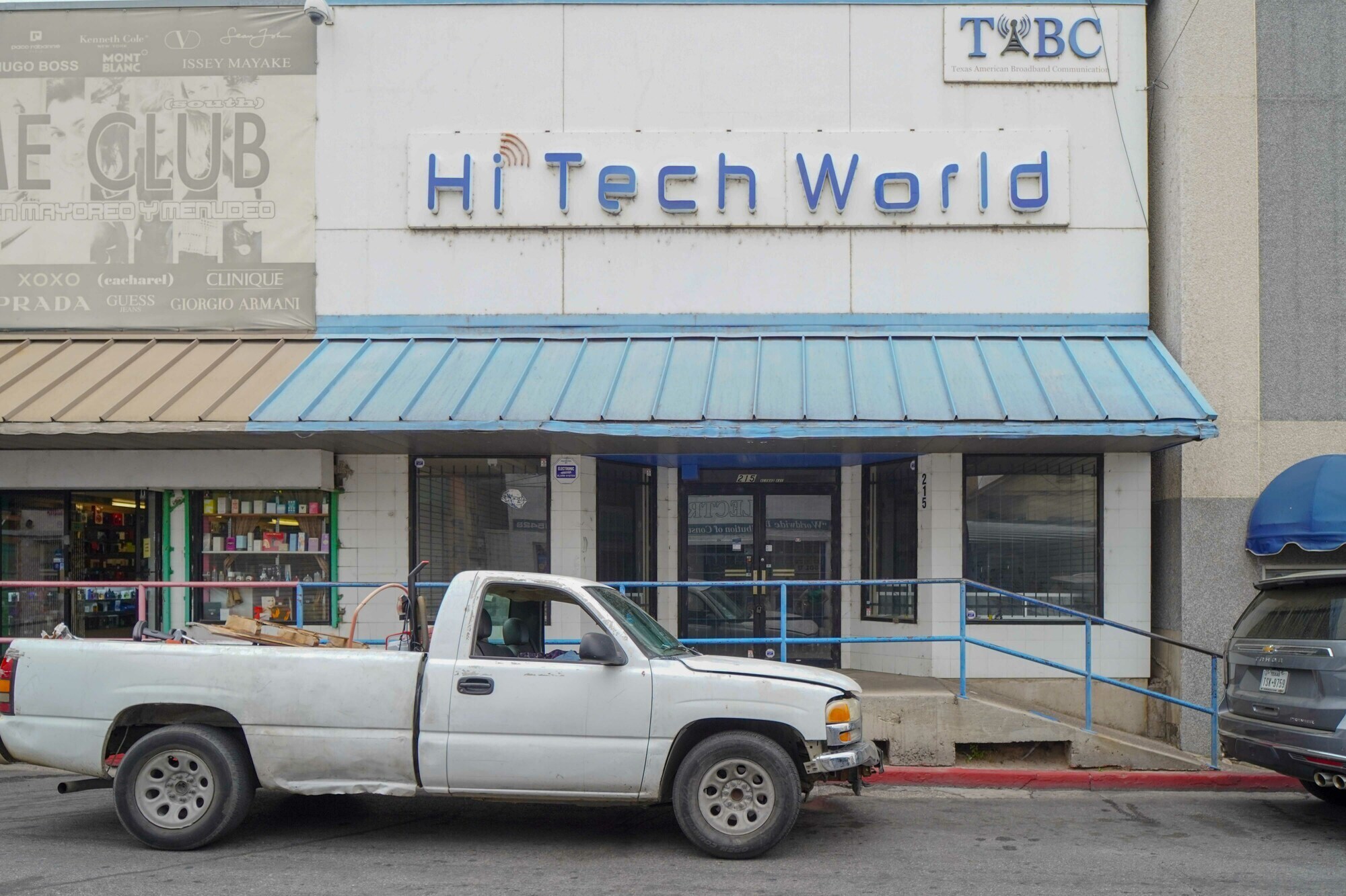 215 Salinas Ave, Laredo, TX for lease Building Photo- Image 1 of 3