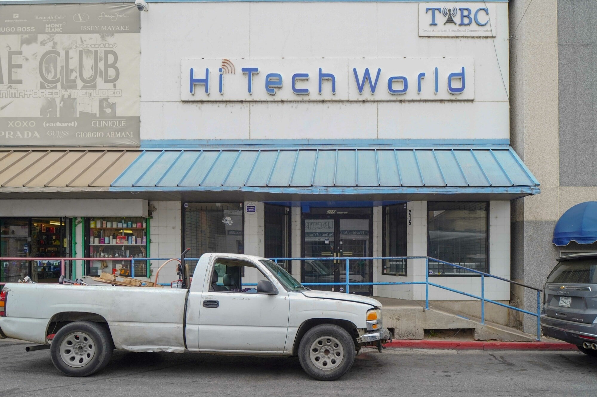 215 Salinas Ave, Laredo, TX for lease Primary Photo- Image 1 of 2