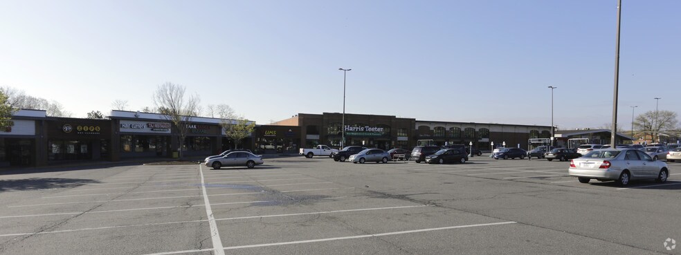 6341-6365 Columbia Pike, Falls Church, VA à louer - Photo du bâtiment - Image 3 de 4
