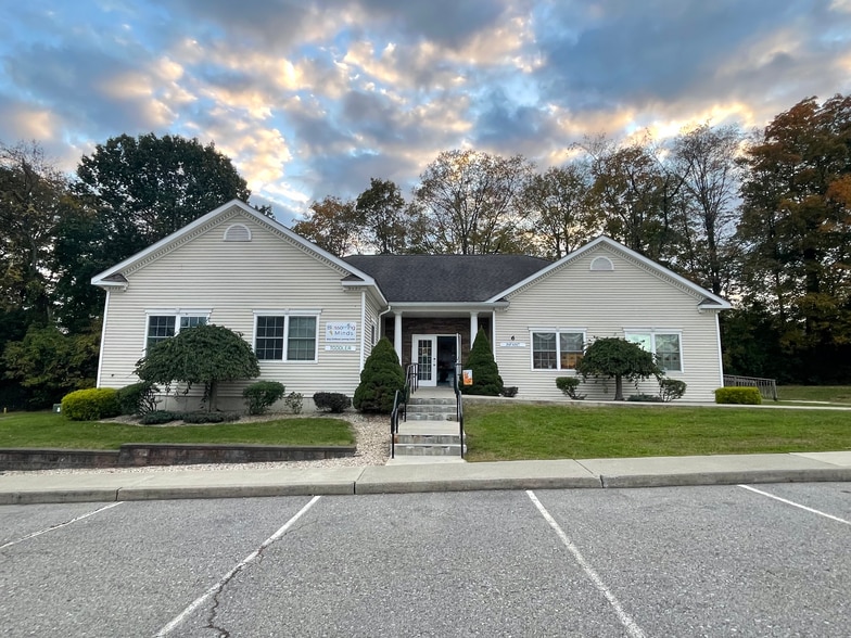 6-10 Lafayette Ct, Fishkill, NY for sale - Building Photo - Image 2 of 7