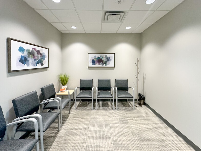 1021 Darrington Dr, Cary, NC for lease - Interior Photo - Image 2 of 10