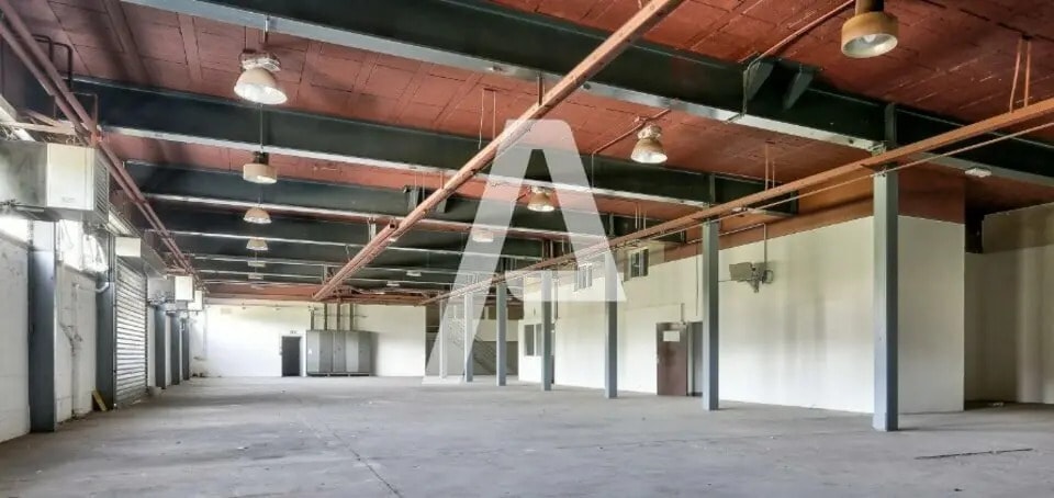 Office in Chilly-Mazarin for lease - Interior Photo - Image 2 of 6