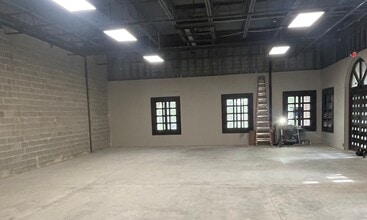 2010 N Hampton Rd, DeSoto, TX for lease Interior Photo- Image 2 of 3