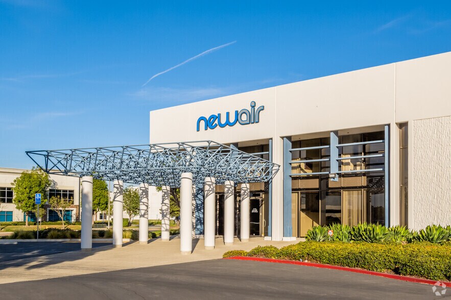 6600-6780 Katella Ave, Cypress, CA à louer - Photo du bâtiment - Image 3 de 12