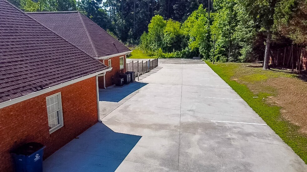 2100 Gravel Springs Rd, Buford, GA à vendre - Photo du bâtiment - Image 3 de 54