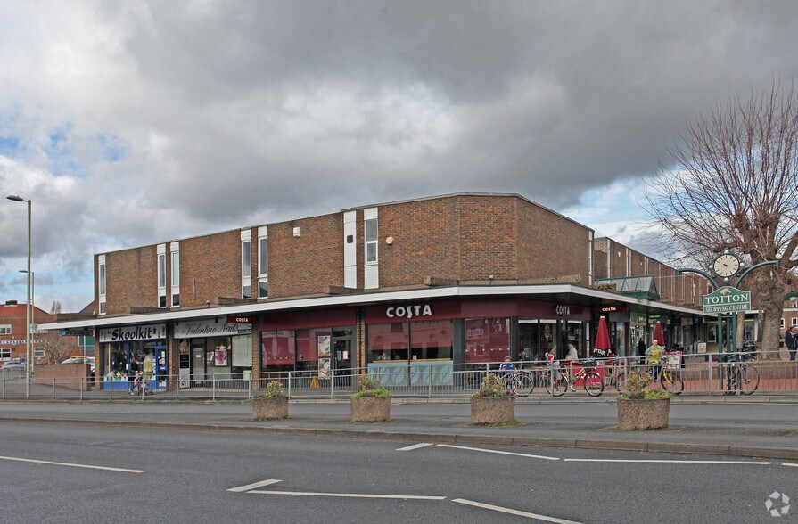 Commercial Rd, Totton à vendre - Photo principale - Image 1 de 23