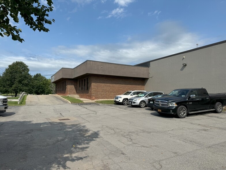 80 Lawrence Bell Dr, Williamsville, NY for lease - Building Photo - Image 3 of 14