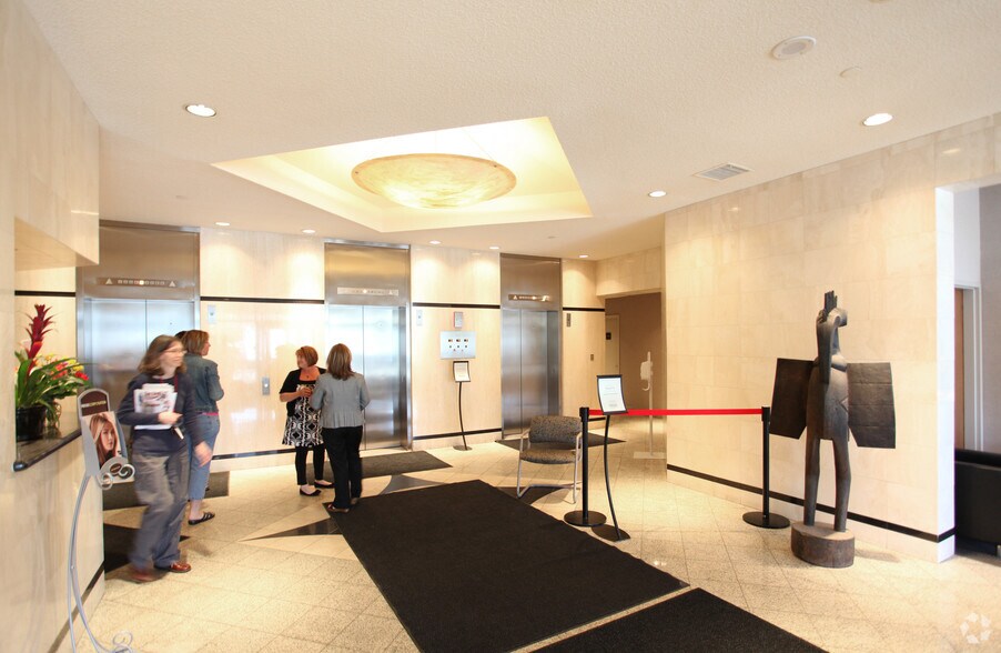 7201 Metro Blvd, Edina, MN à louer - Hall d’entrée - Image 2 de 24