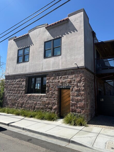 301 1st St W, Sonoma, CA à louer - Photo du bâtiment - Image 2 de 14