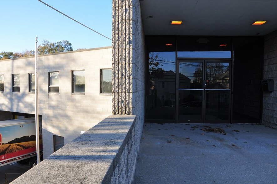 1 Barry Pl, Stamford, CT for lease - Building Photo - Image 2 of 6