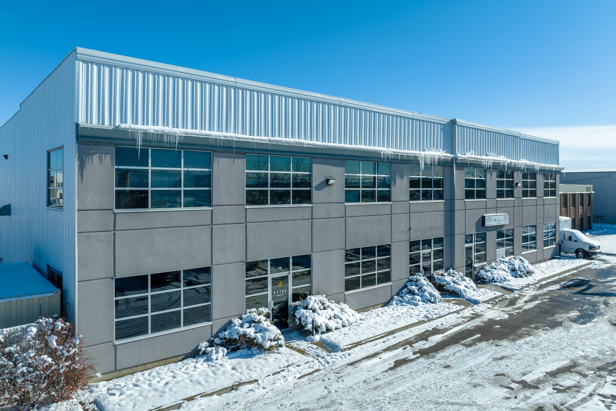 8490 44th St SE, Calgary, AB for sale Primary Photo- Image 1 of 1