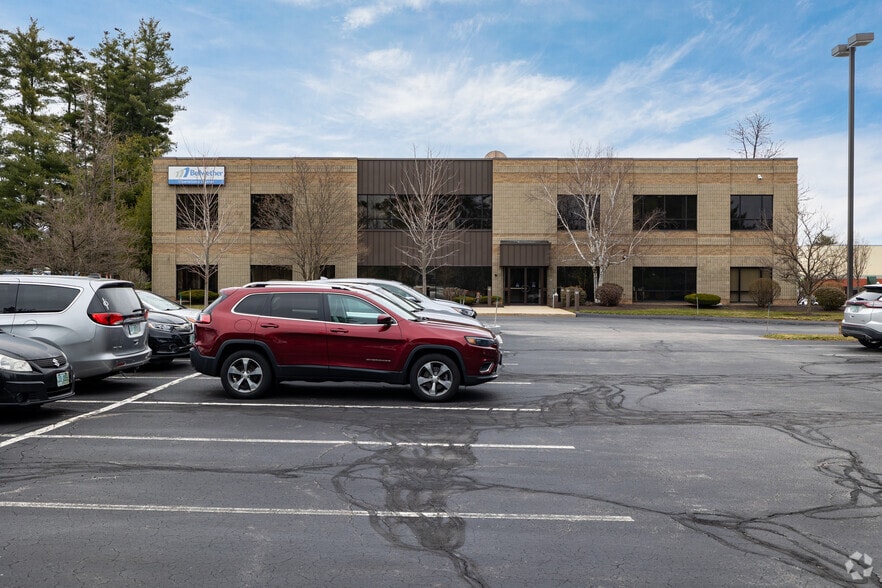 11 Continental Blvd, Merrimack, NH à louer - Photo du bâtiment - Image 2 de 8