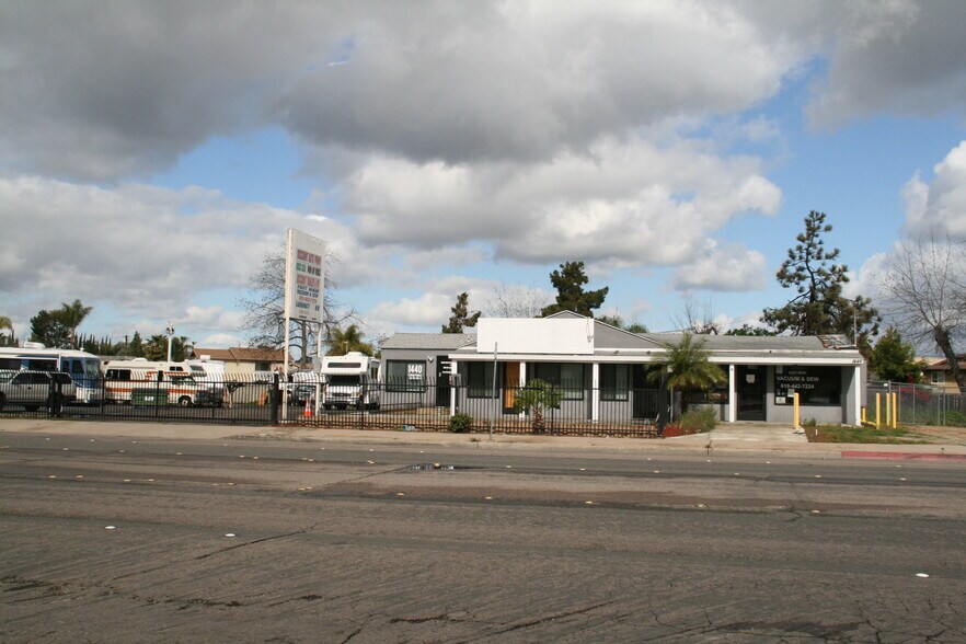 1440 E Main St, El Cajon, CA à vendre - Photo du bâtiment - Image 3 de 11