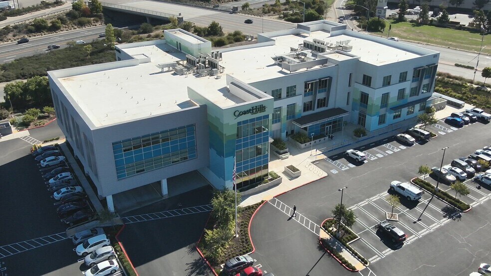 1075 E Betteravia Rd, Santa Maria, CA à louer - Vidéo sur l’inscription commerciale - Image 3 de 20