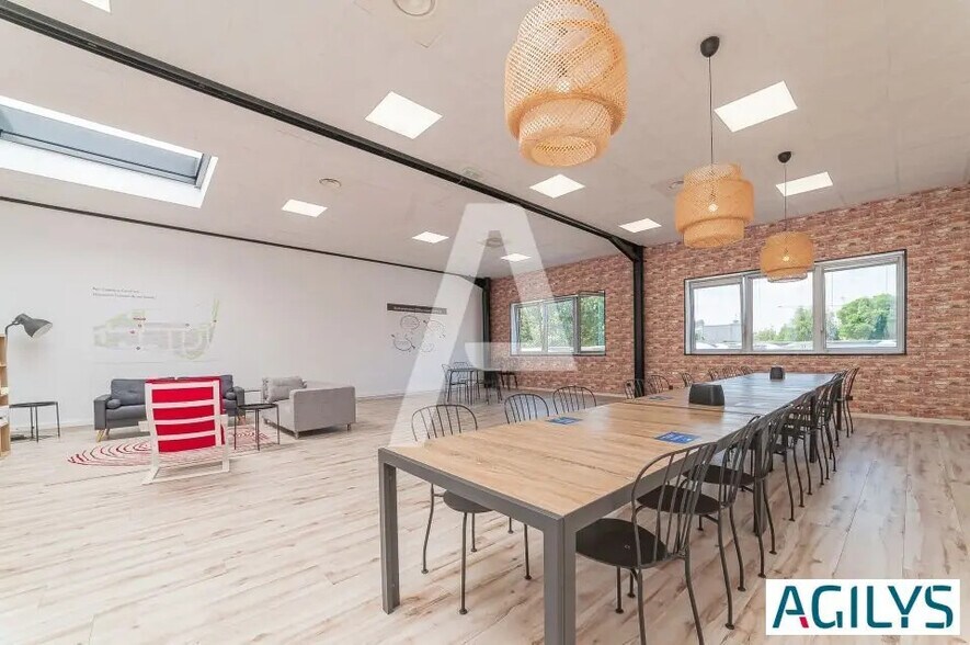 Flex dans Ivry-sur-Seine à louer - Photo du bâtiment - Image 2 de 8