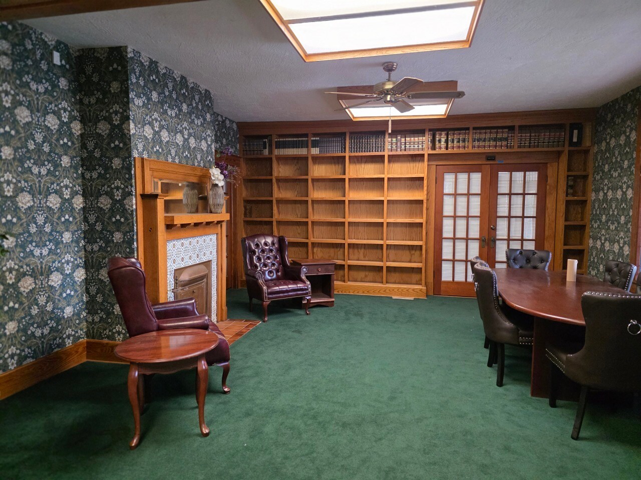 233 3rd St N, Saint Petersburg, FL à louer Photo intérieure- Image 1 de 3