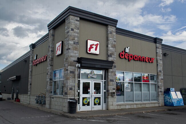 More details for 680 Av Gilles-Villeneuve, Berthierville, QC - Retail for Sale