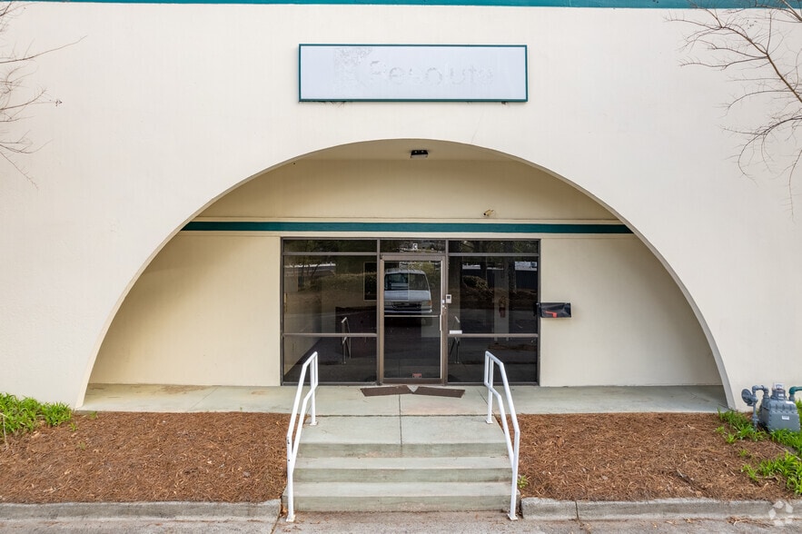 5964 Peachtree Corners East, Norcross, GA for lease - Building Photo - Image 2 of 5