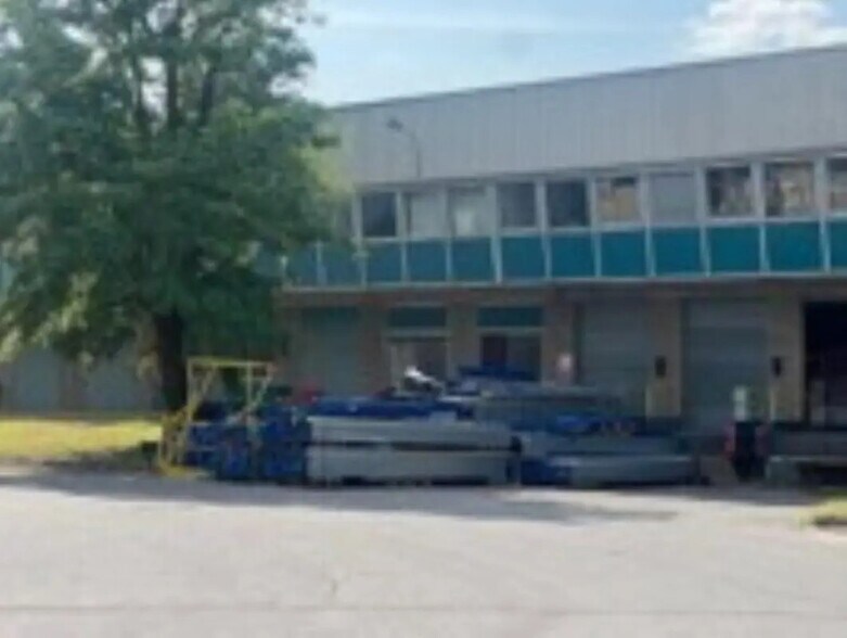 Industriel dans Éragny à louer - Photo du bâtiment - Image 3 de 11