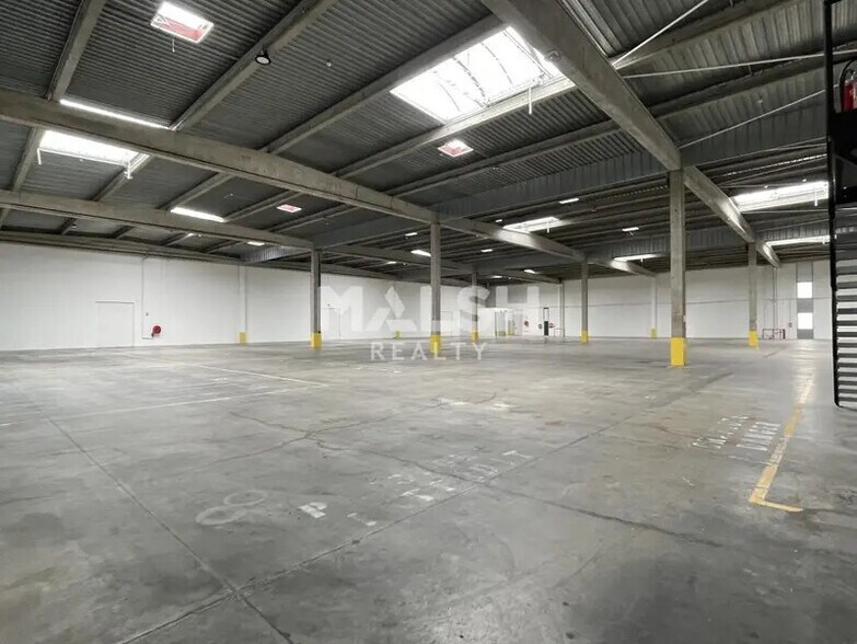 Flex in Corbas for lease - Building Photo - Image 2 of 13