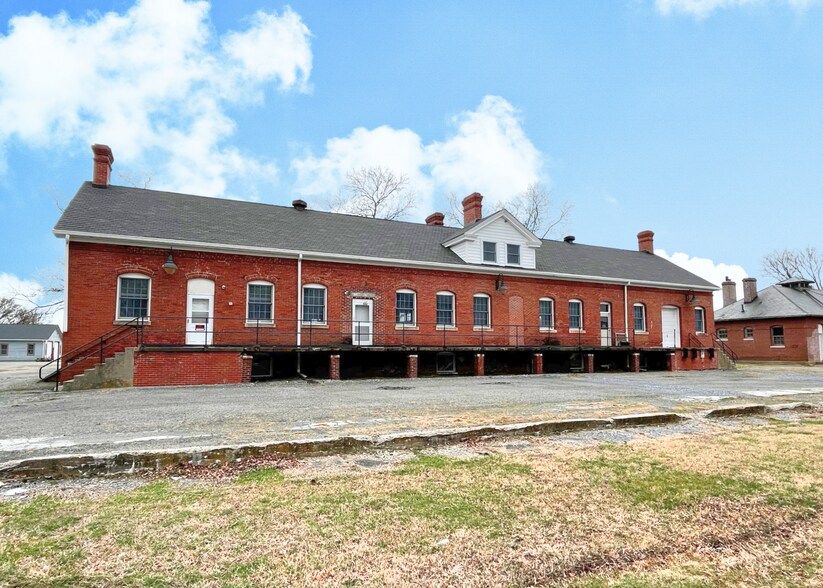 2454 Old Battery Ln, New Castle, DE à vendre - Photo du bâtiment - Image 2 de 3