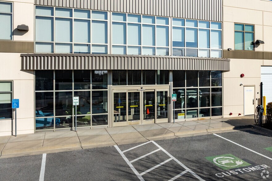 3760 W Commons Ln, Salt Lake City, UT for lease - Building Photo - Image 2 of 4
