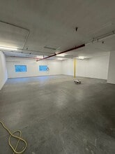 12715 Miller Rd NE, Bainbridge Island, WA for lease Interior Photo- Image 1 of 5