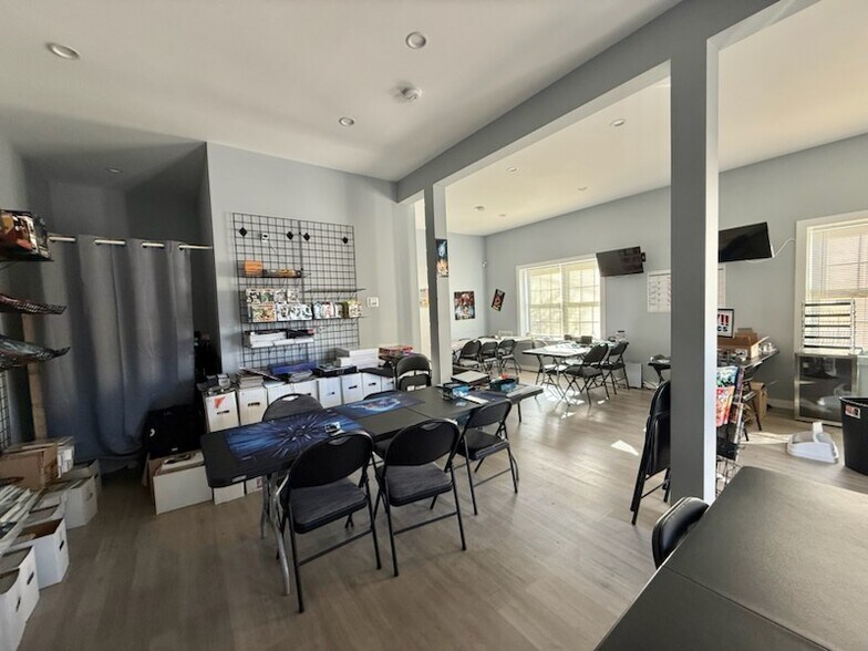 101 N 3rd St, East Newark, NJ à louer - Photo du bâtiment - Image 2 de 7