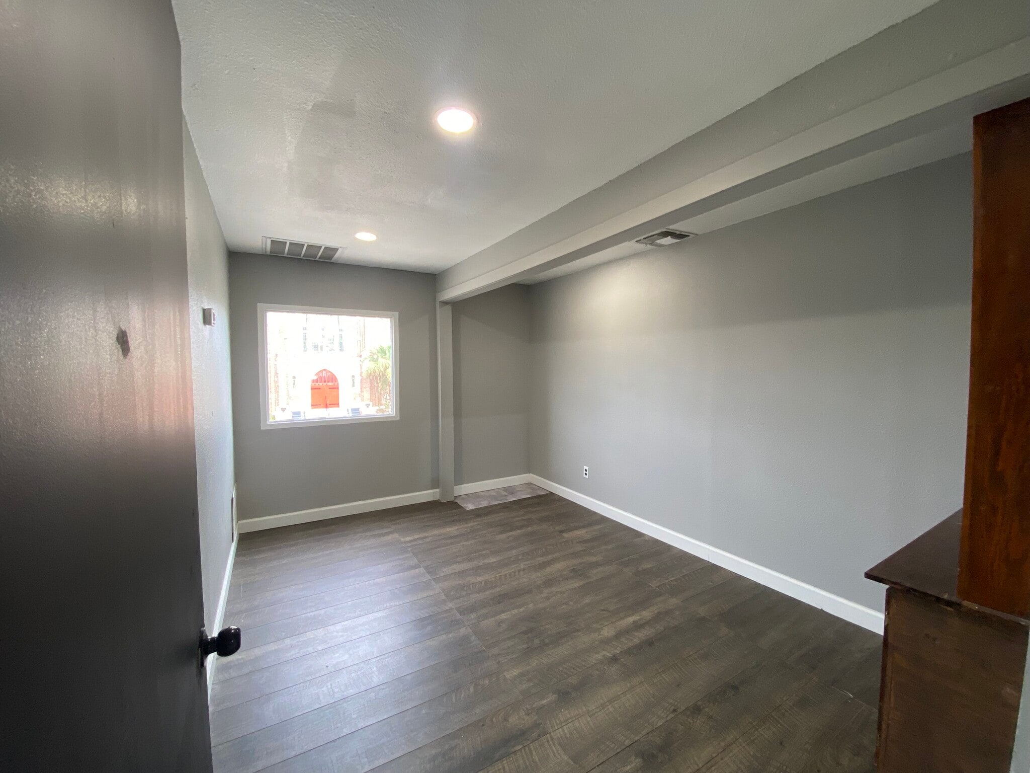 1002 W Huisache Ave, San Antonio, TX for lease Interior Photo- Image 1 of 2