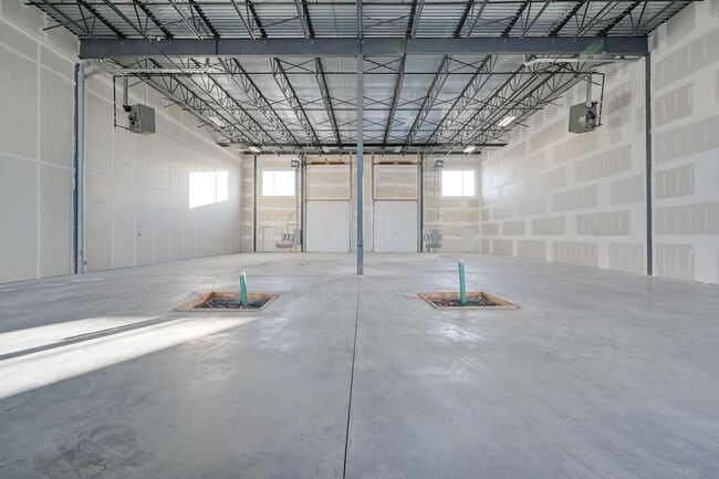 Plus de détails pour 13903-13983 156th St NW, Edmonton, AB - Local d'activités, Industriel à louer