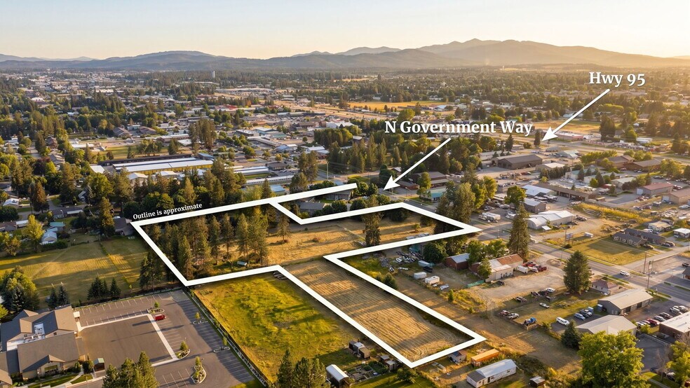 10064 Government Way, Hayden, ID à vendre - Photo du bâtiment - Image 2 de 23