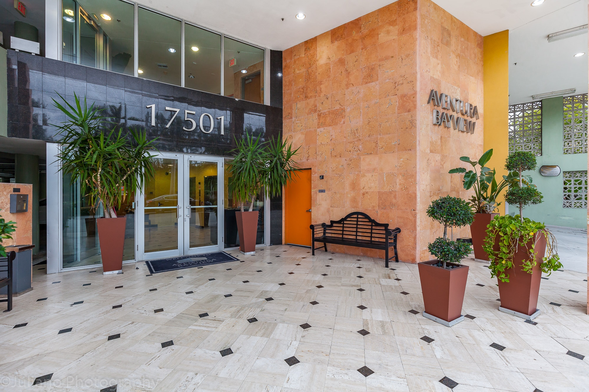 17501 Biscayne Blvd, Aventura, FL for sale Building Photo- Image 1 of 1