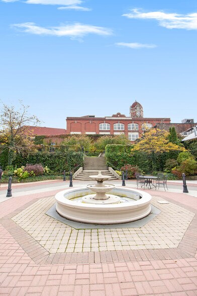 350 N Main St, Chelsea, MI à vendre - Photo du bâtiment - Image 2 de 5