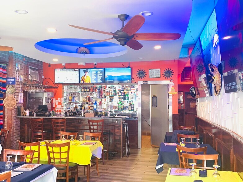 15-24 College Point Blvd, College Point, NY à vendre - Photo du bâtiment - Image 2 de 11