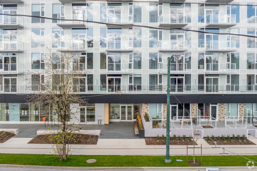 2751 Kingsway St, Vancouver, BC à louer - Photo du bâtiment - Image 2 de 5