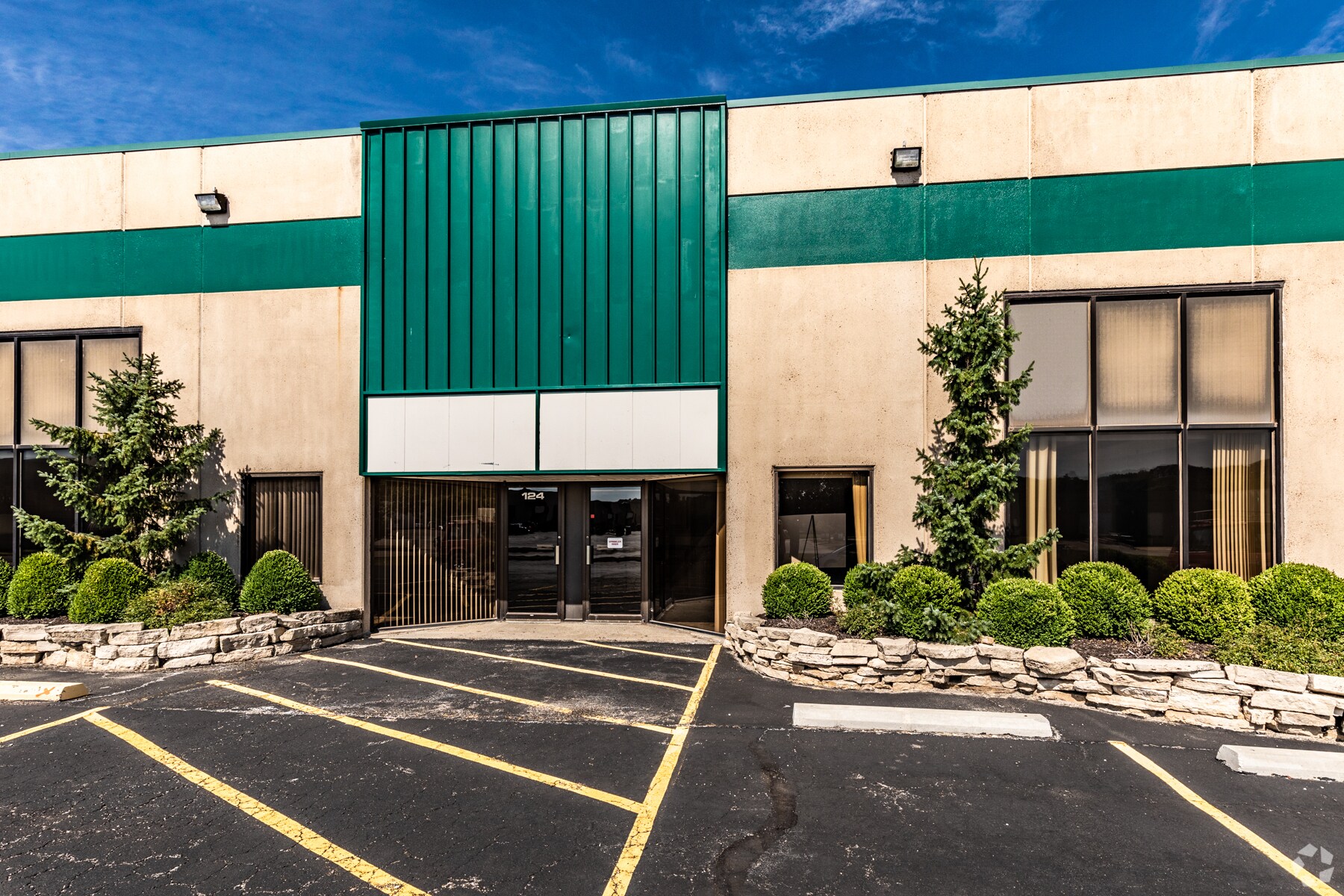 100-130 NW Business Park Ln, Riverside, MO for lease Primary Photo- Image 1 of 7