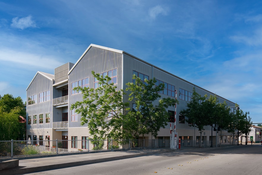 201 1st St, Petaluma, CA for lease - Building Photo - Image 3 of 7