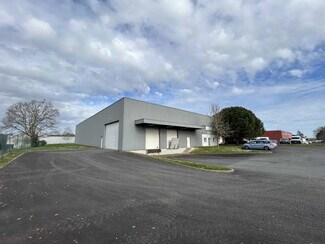 Plus de détails pour Local d'activités à louer