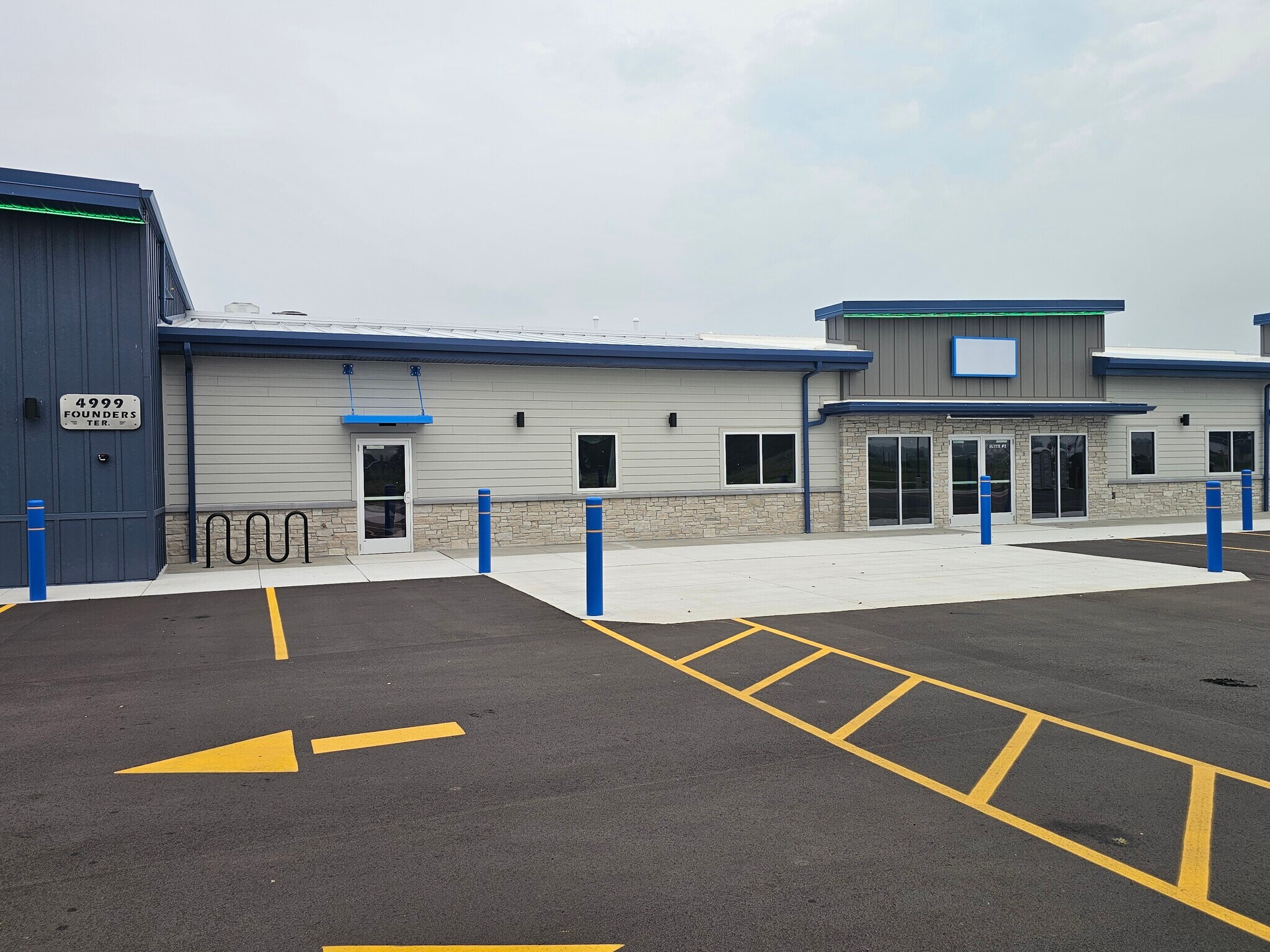 4999 Founders Ter, Hobart, WI for lease Building Photo- Image 1 of 6