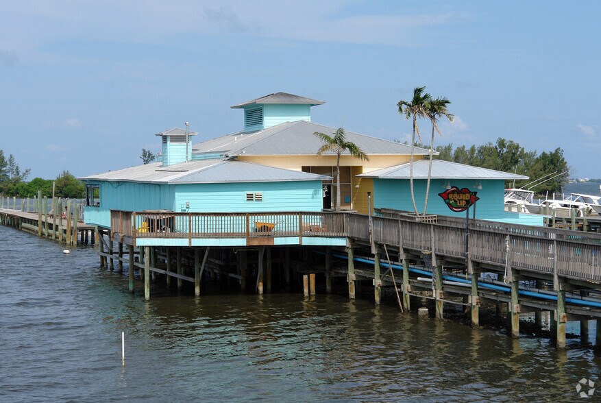 1664 Indian River Dr, Sebastian, FL à louer - Photo du bâtiment - Image 3 de 4