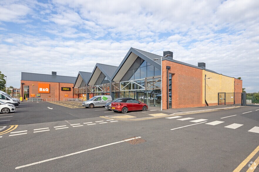 The Maltings portefeuille de 3 propriétés à vendre sur LoopNet.ca - Photo du bâtiment - Image 2 de 3