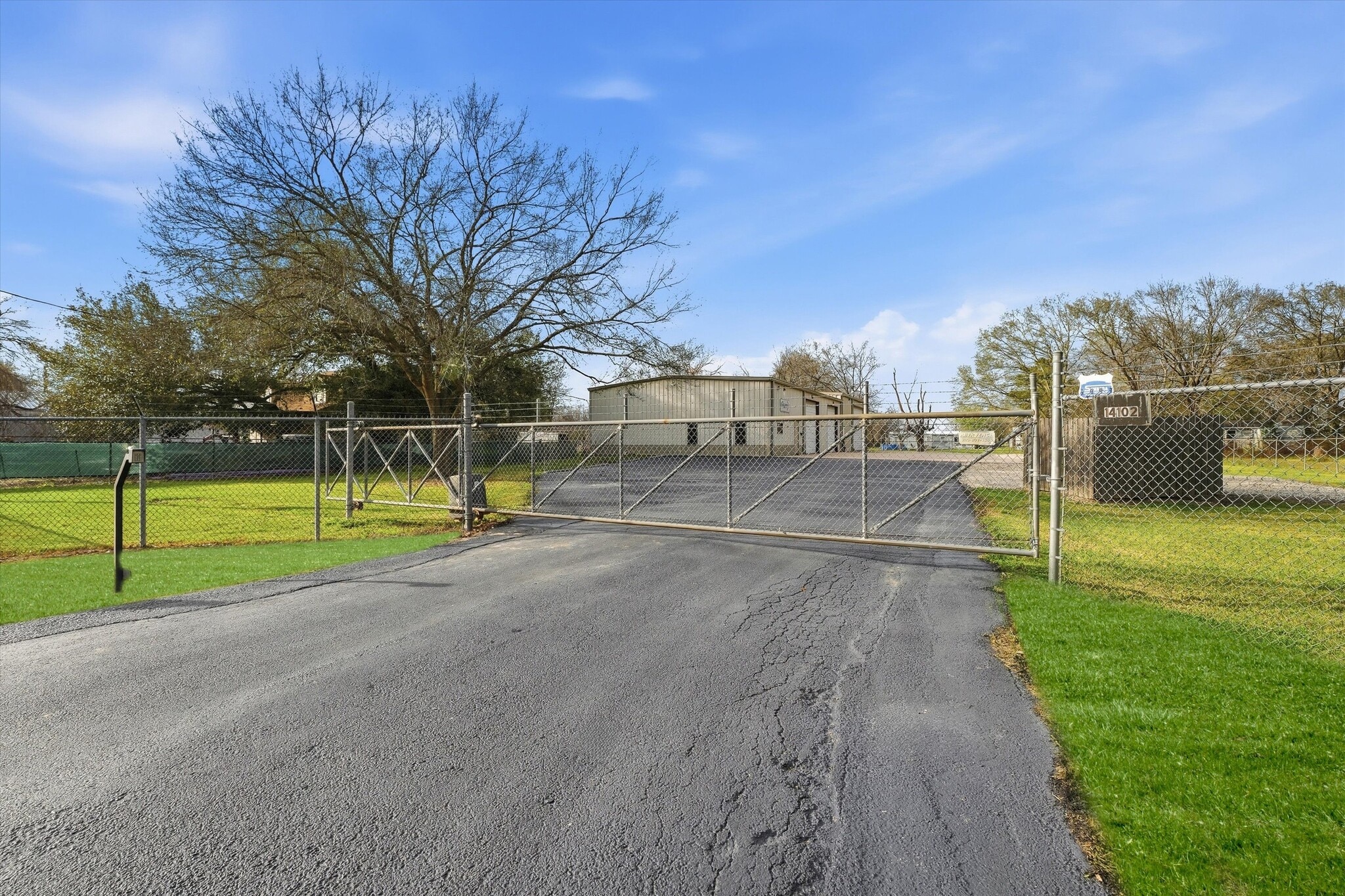 14102 Pine Meadow Ln, Tomball, TX à vendre Photo du bâtiment- Image 1 de 27