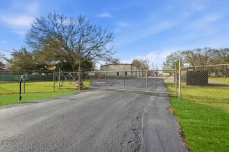 14102 Pine Meadow Ln, Tomball, TX à vendre Photo du bâtiment- Image 1 de 27
