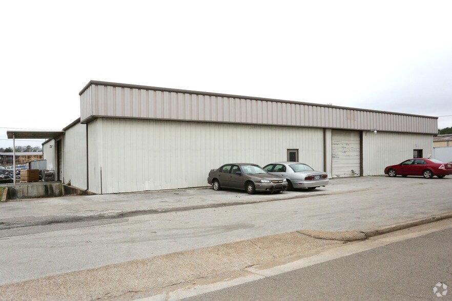 1009 Putman Dr NW, Huntsville, AL à louer - Photo du bâtiment - Image 2 de 12